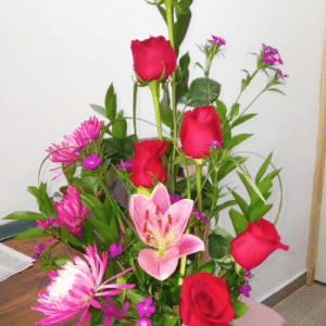 Arreglo Floral Rosas y Lirios